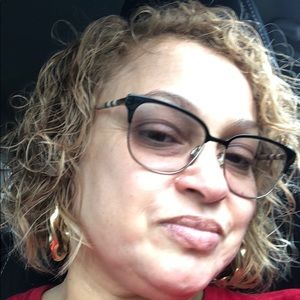 Meet your Posher, Dionicia